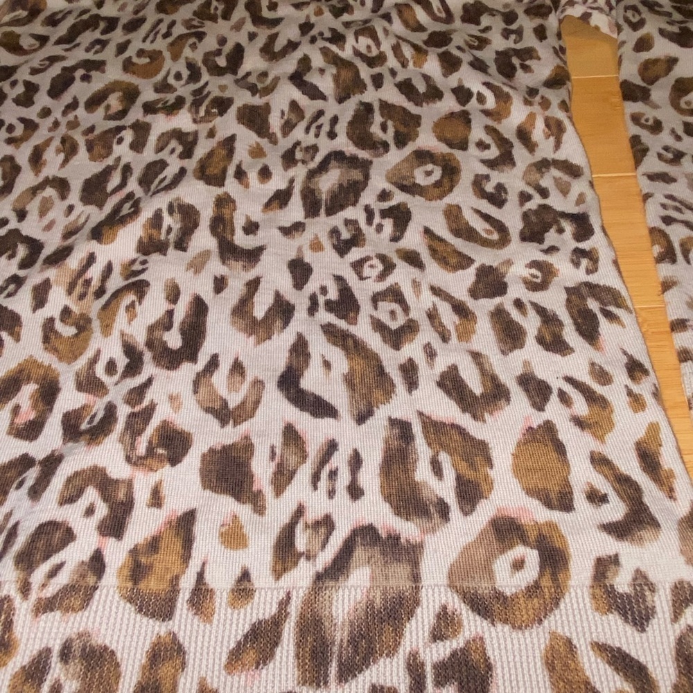 Ann Taylor Leopard Print Cardigan XS 100% Merino Wool Button Front Lightweight - Picture 8 of 8